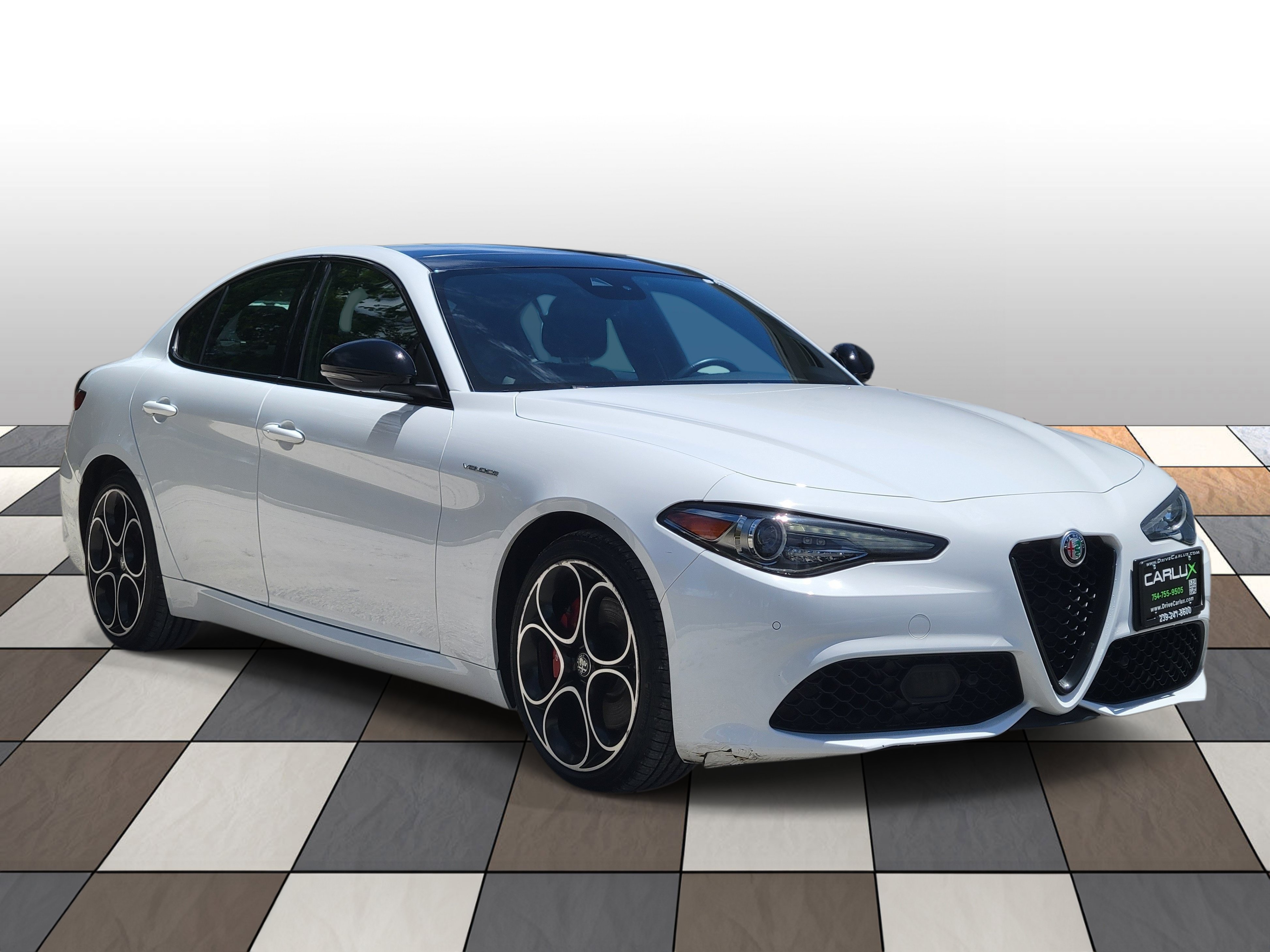 Used 2023 Alfa Romeo Giulia Veloce AWD/4WD image 3