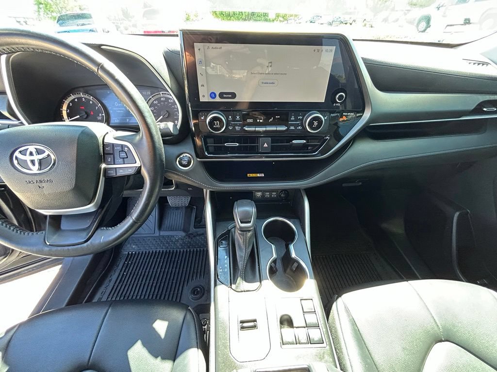 Used 2023 Toyota Highlander XLE FWD image 17