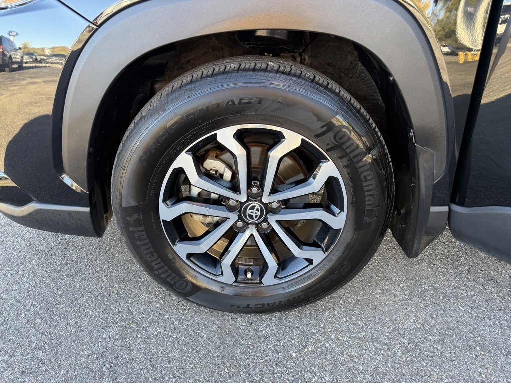 Used 2023 Toyota Corolla Cross SE image 30