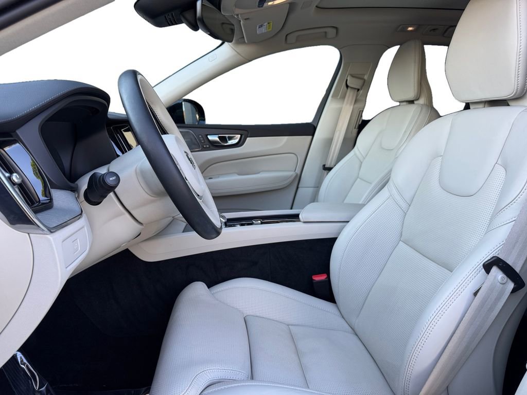 Certified 2024 Volvo XC60 B5 Ultimate w/ Protection Package Premier AWD/4WD image 10