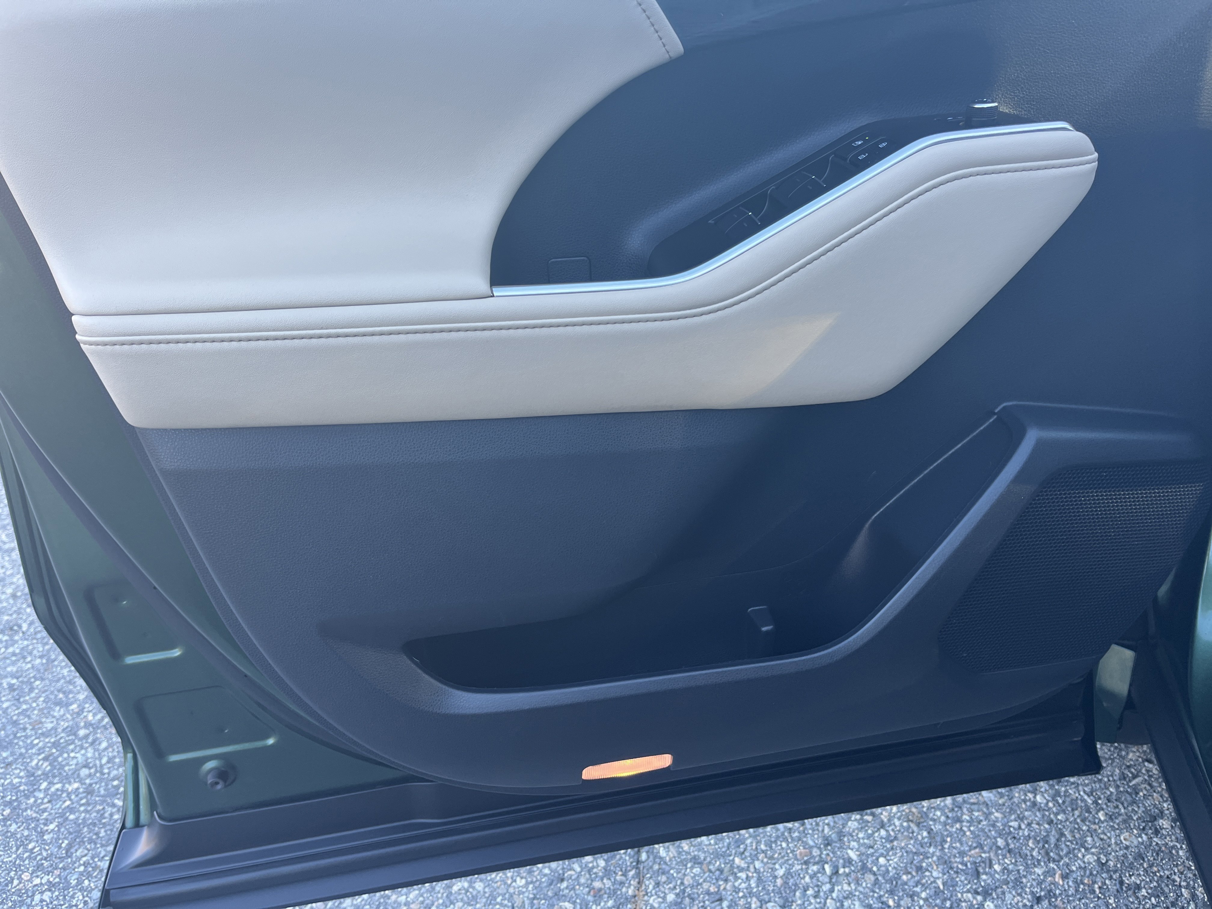 Used 2024 Toyota Highlander Platinum image 15