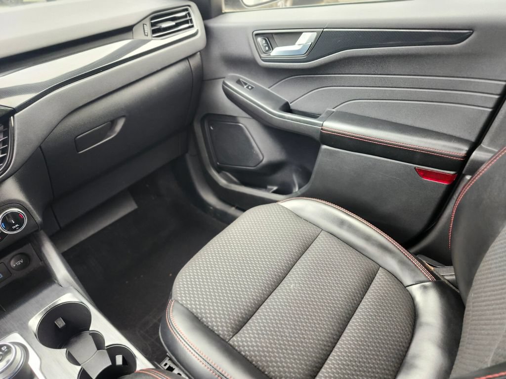 Used 2023 Ford Escape ST-Line Select AWD/4WD image 15