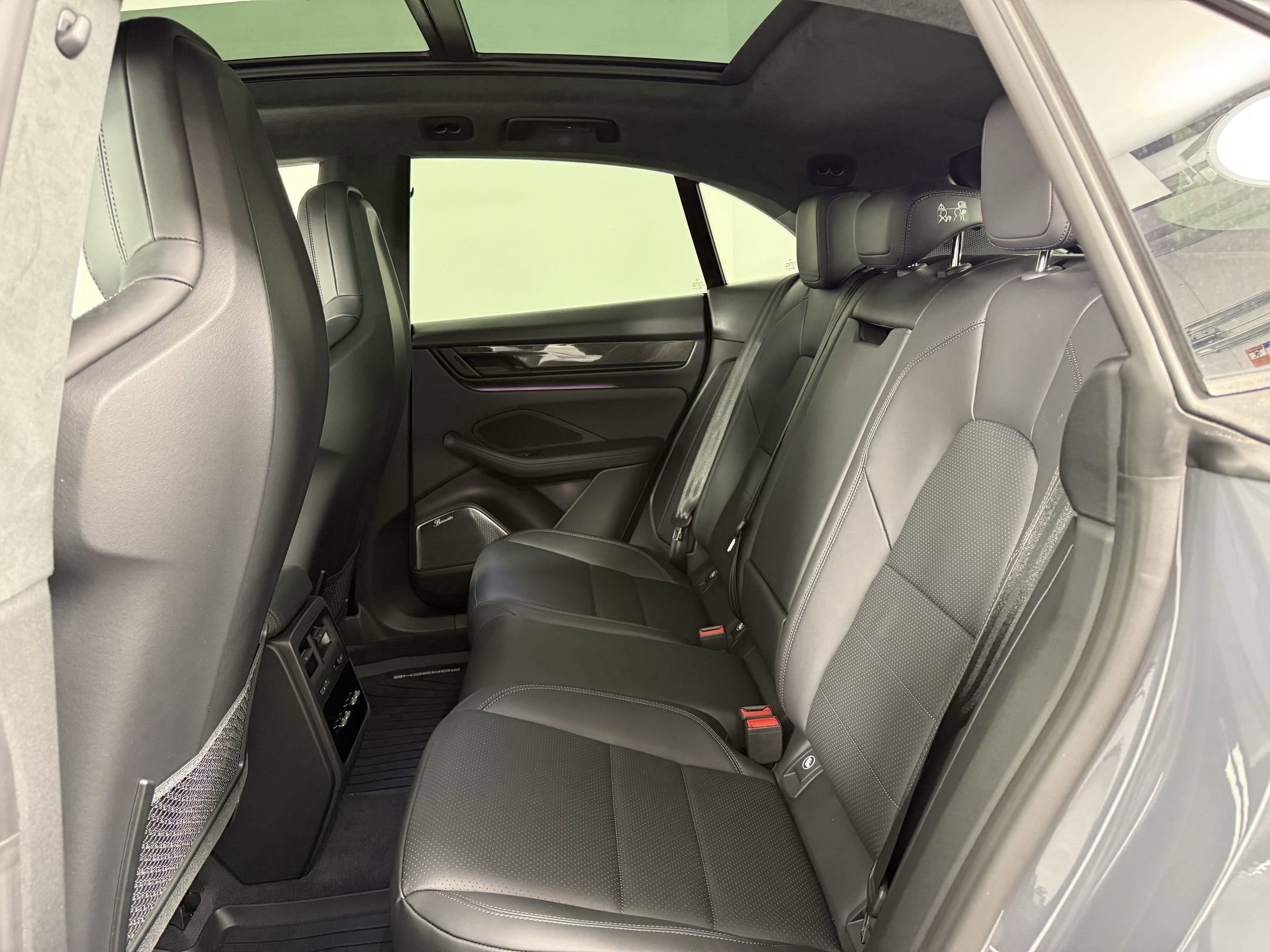 New 2025 Porsche Macan Turbo Electric image 16