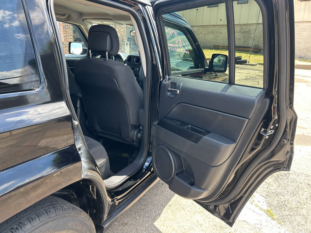 Used 2017 Jeep Patriot Sport w/ Power Value Group AWD/4WD image 24