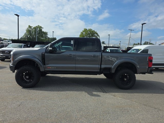 New 2026 Ford F250 Lariat w/ Black Appearance Package AWD/4WD image 8