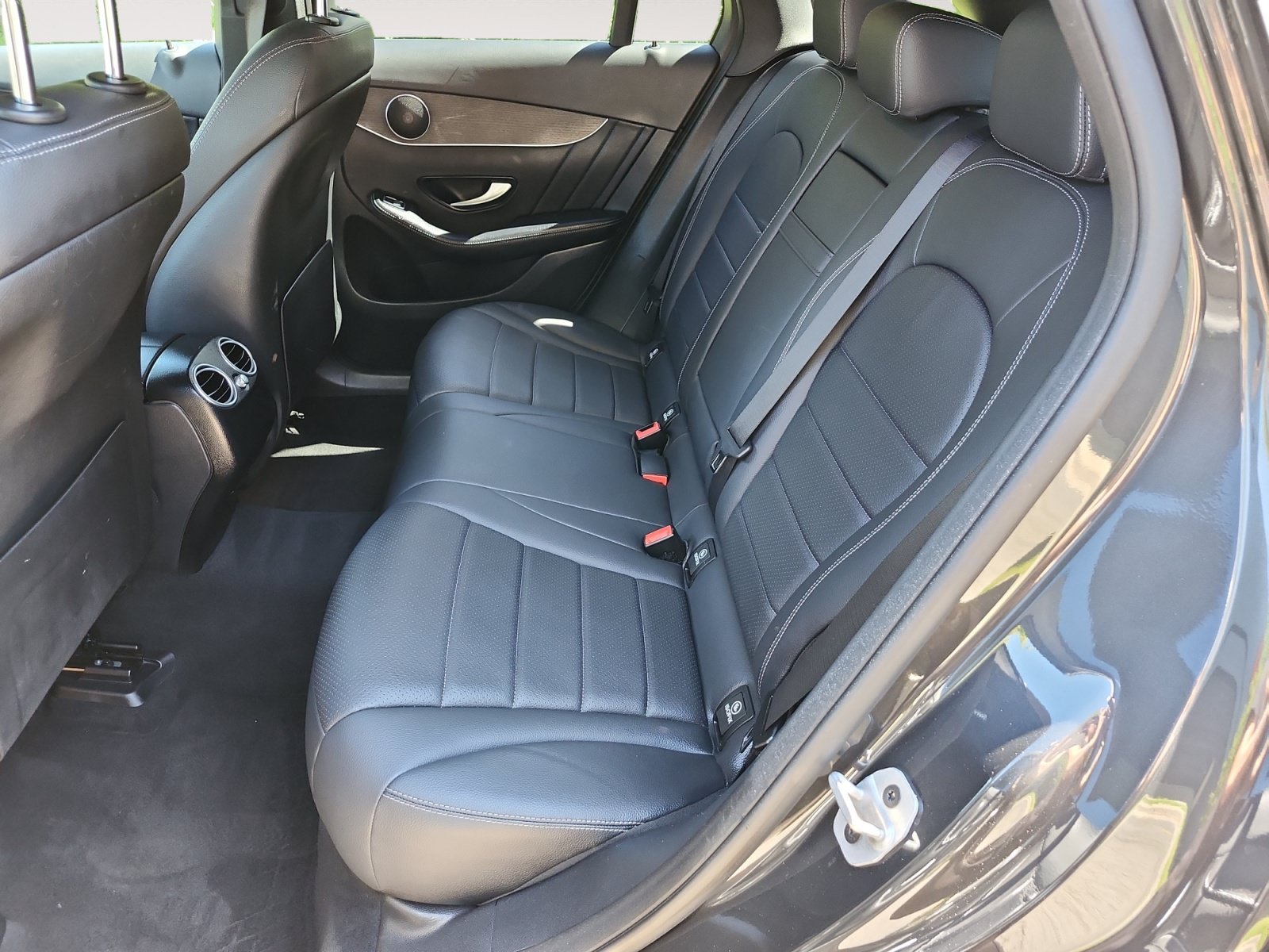 Used 2022 Mercedes-Benz GLC 300 4MATIC w/ AMG Line image 13