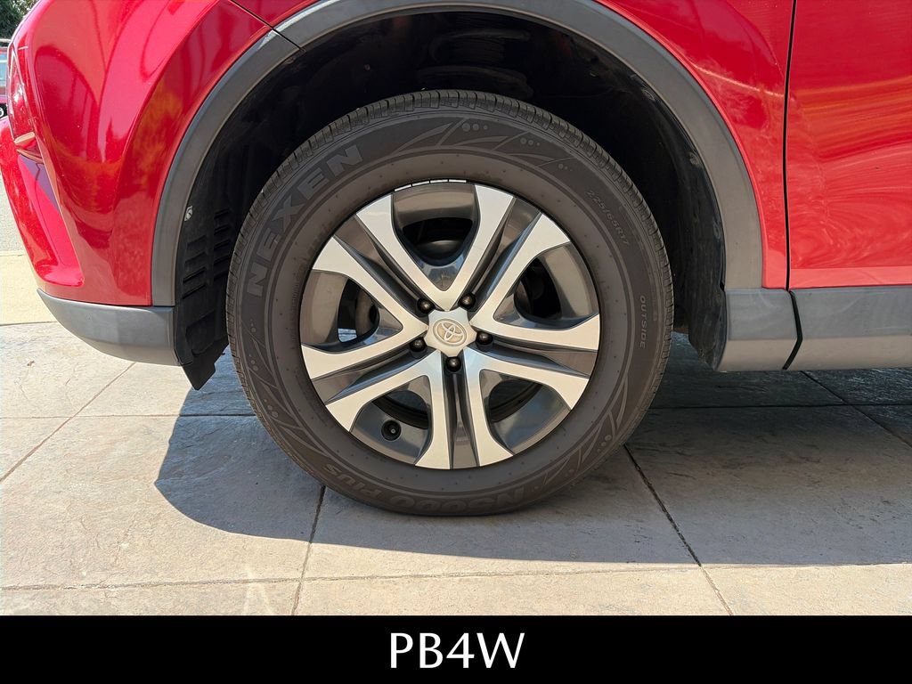 Used 2016 Toyota RAV4 LE FWD image 13