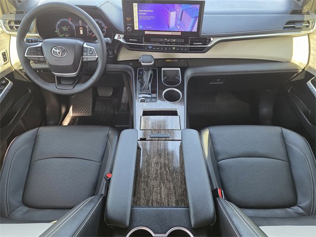 Used 2025 Toyota Sienna Platinum image 19