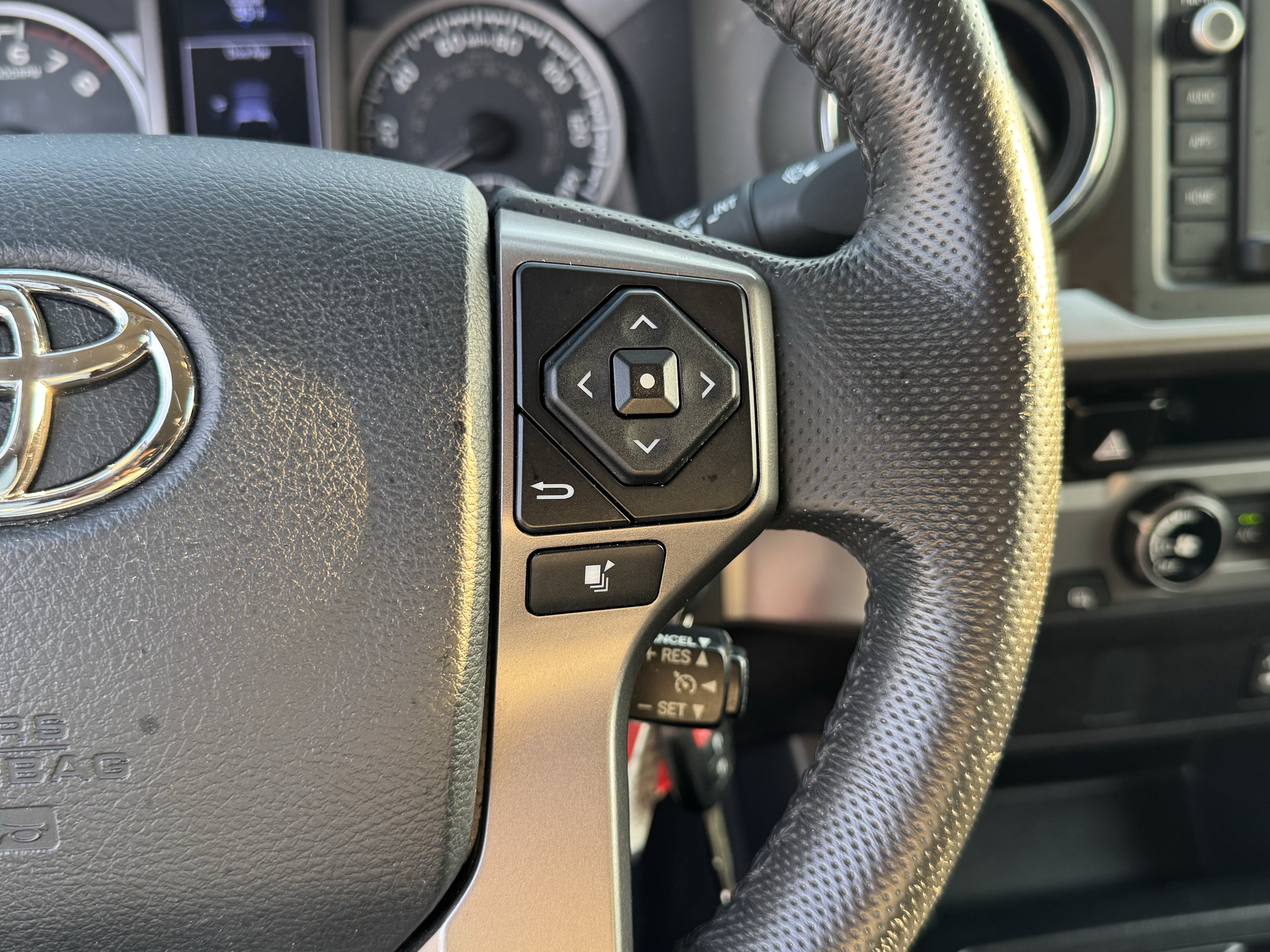 Used 2017 Toyota Tacoma SR5 w/ Tow Package RWD image 29