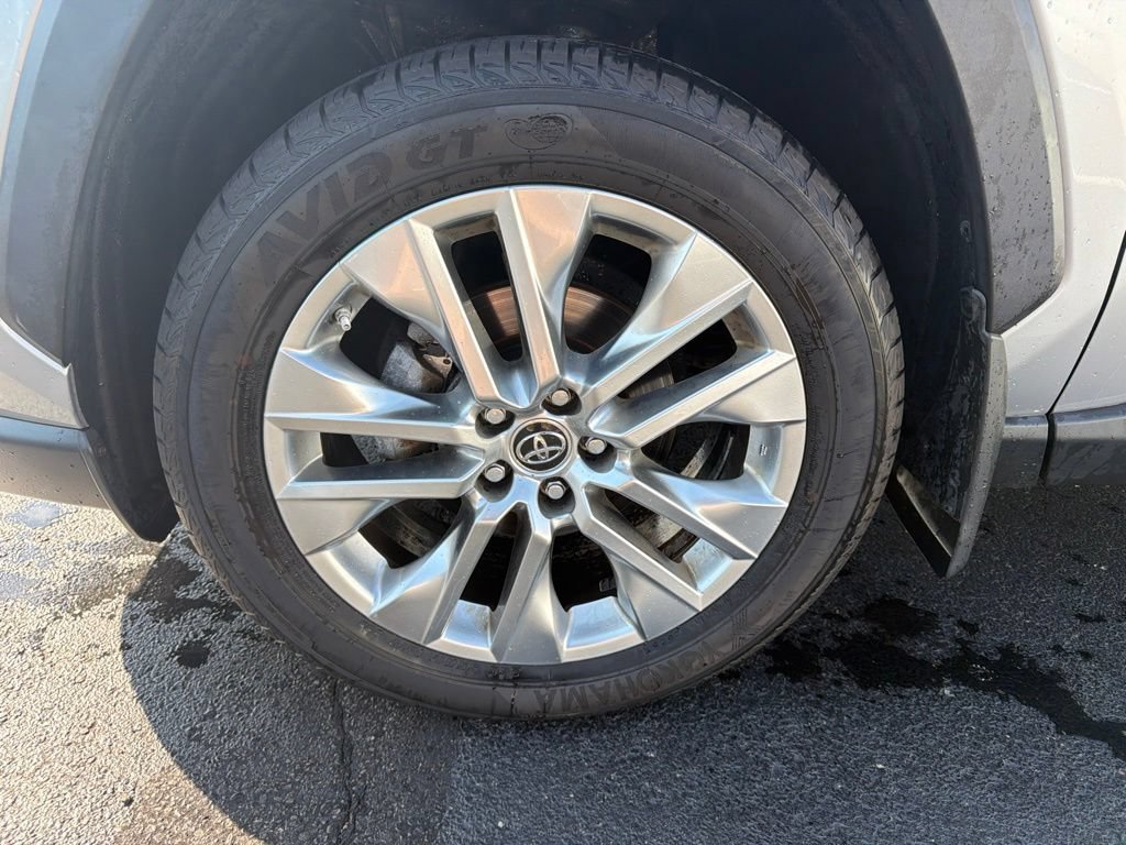 Used 2019 Toyota RAV4 XLE Premium w/ Cold Weather Package AWD/4WD image 10