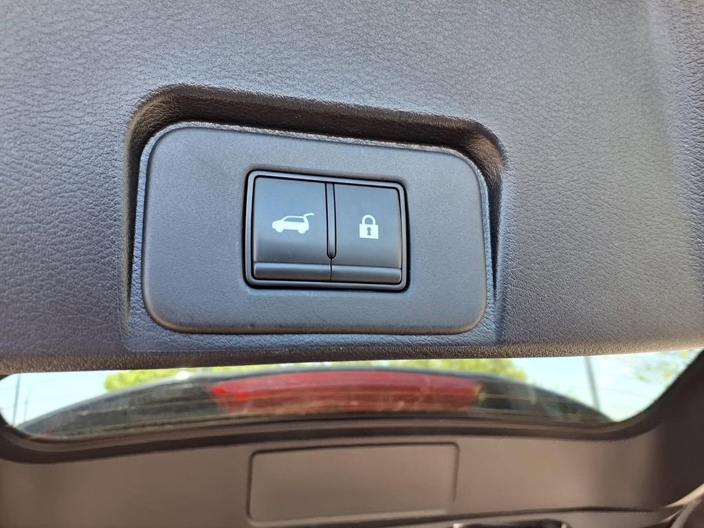 Used 2025 Nissan Rogue SV FWD image 27