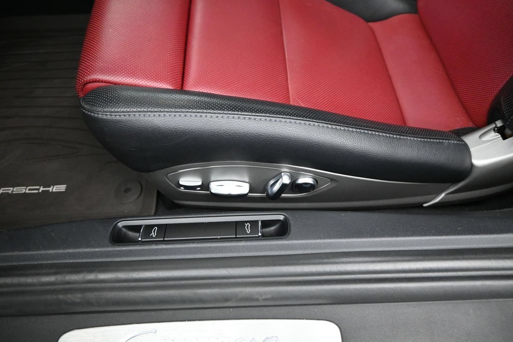 Used 2022 Porsche 718 Cayman w/ Premium Package RWD image 8