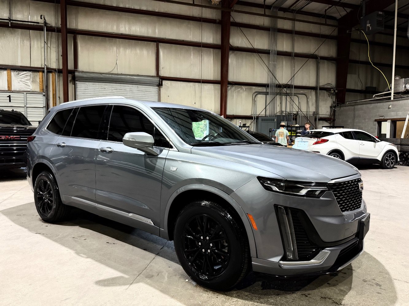 Used 2022 Cadillac XT6 Luxury AWD/4WD image 2