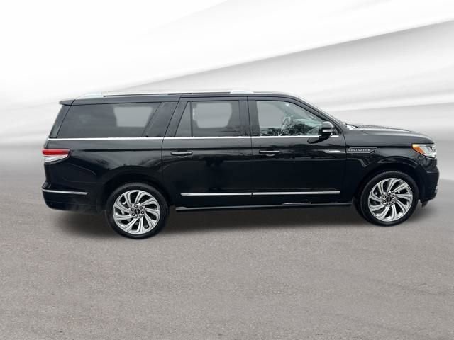 Used 2024 Lincoln Navigator L 4WD image 9