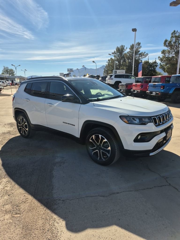 Used 2024 Jeep Compass Limited AWD/4WD image 3