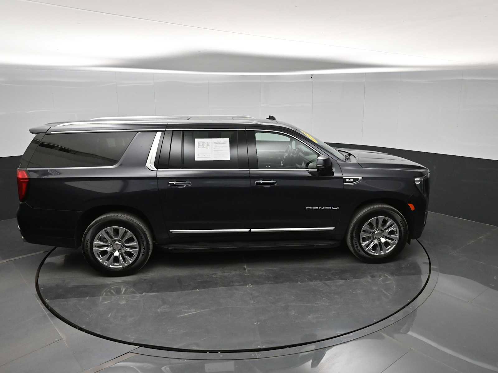 Used 2024 GMC Yukon XL Denali w/ Advanced Technology Package AWD/4WD image 35