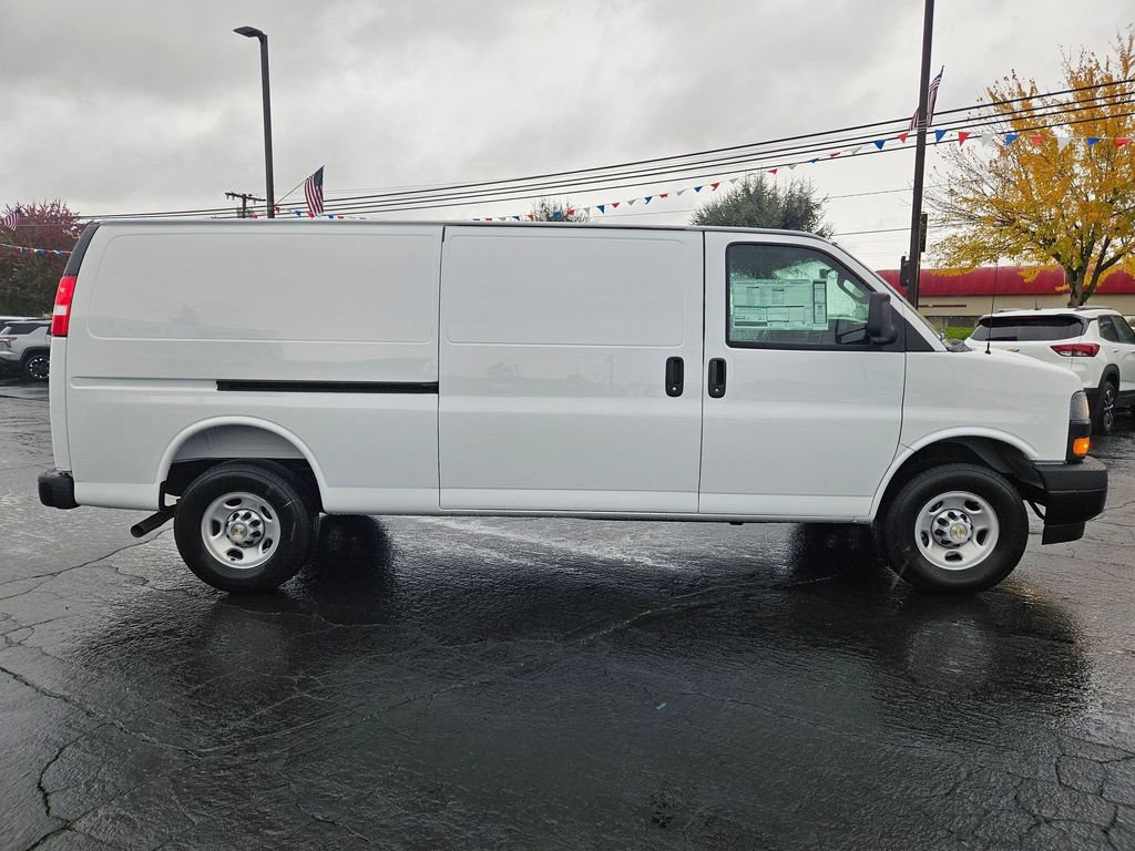 New 2025 Chevrolet Express 2500 Extended image 7