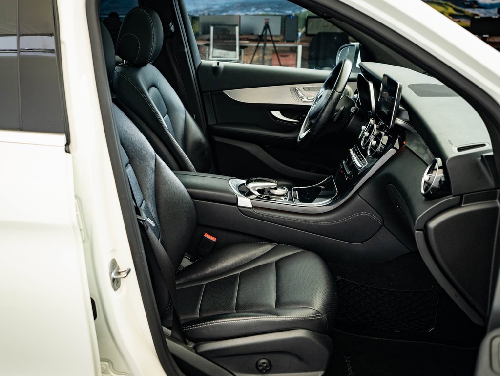 Used 2017 Mercedes-Benz GLC 300 4MATIC image 23