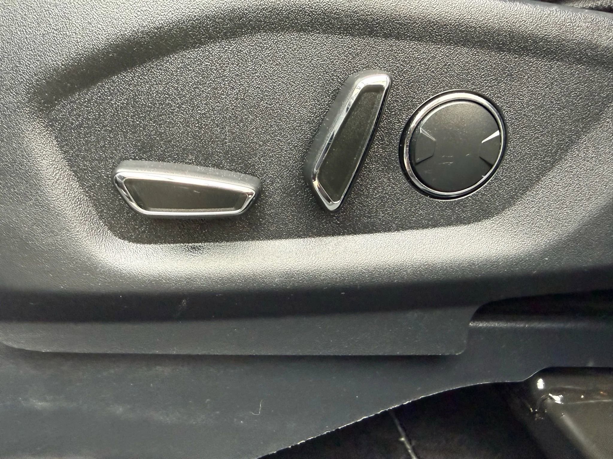 Used 2018 Ford Explorer XLT image 20