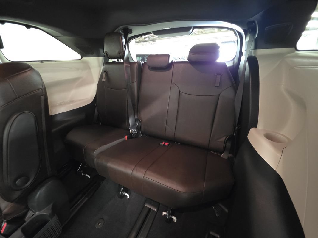 Used 2024 Toyota Sienna Platinum AWD/4WD image 21