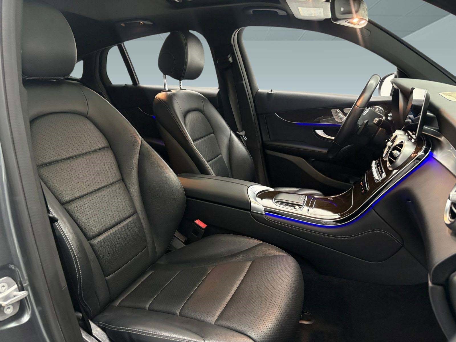 Used 2021 Mercedes-Benz GLC 300 4MATIC Coupe image 23