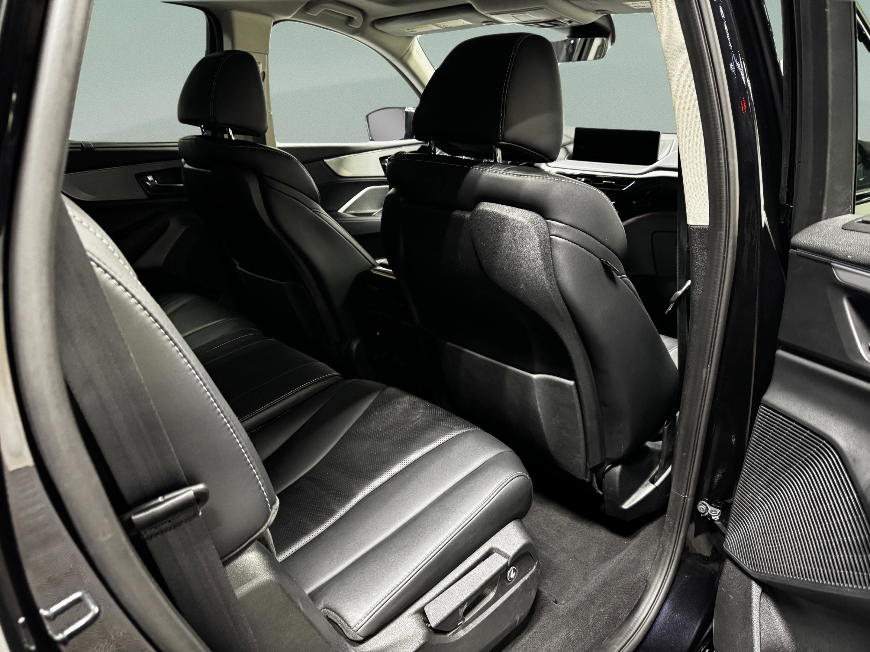 Certified 2023 Acura MDX SH-AWD w/ Technology Package image 12