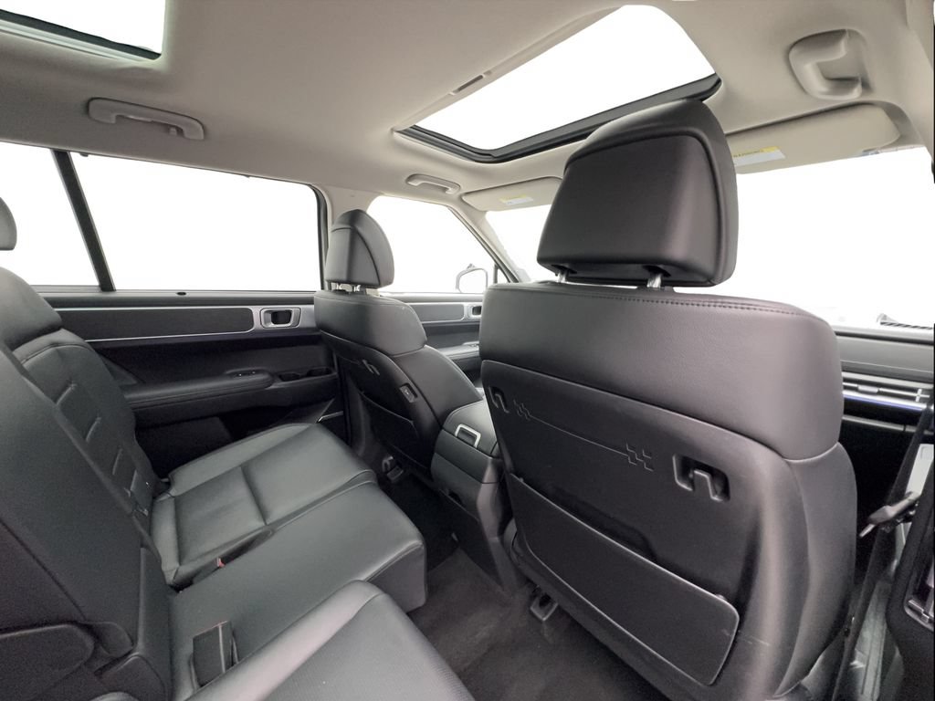 Used 2025 Hyundai Santa Fe Limited AWD/4WD image 31