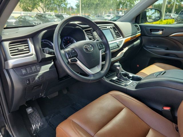 Certified 2019 Toyota Highlander Limited AWD/4WD image 16