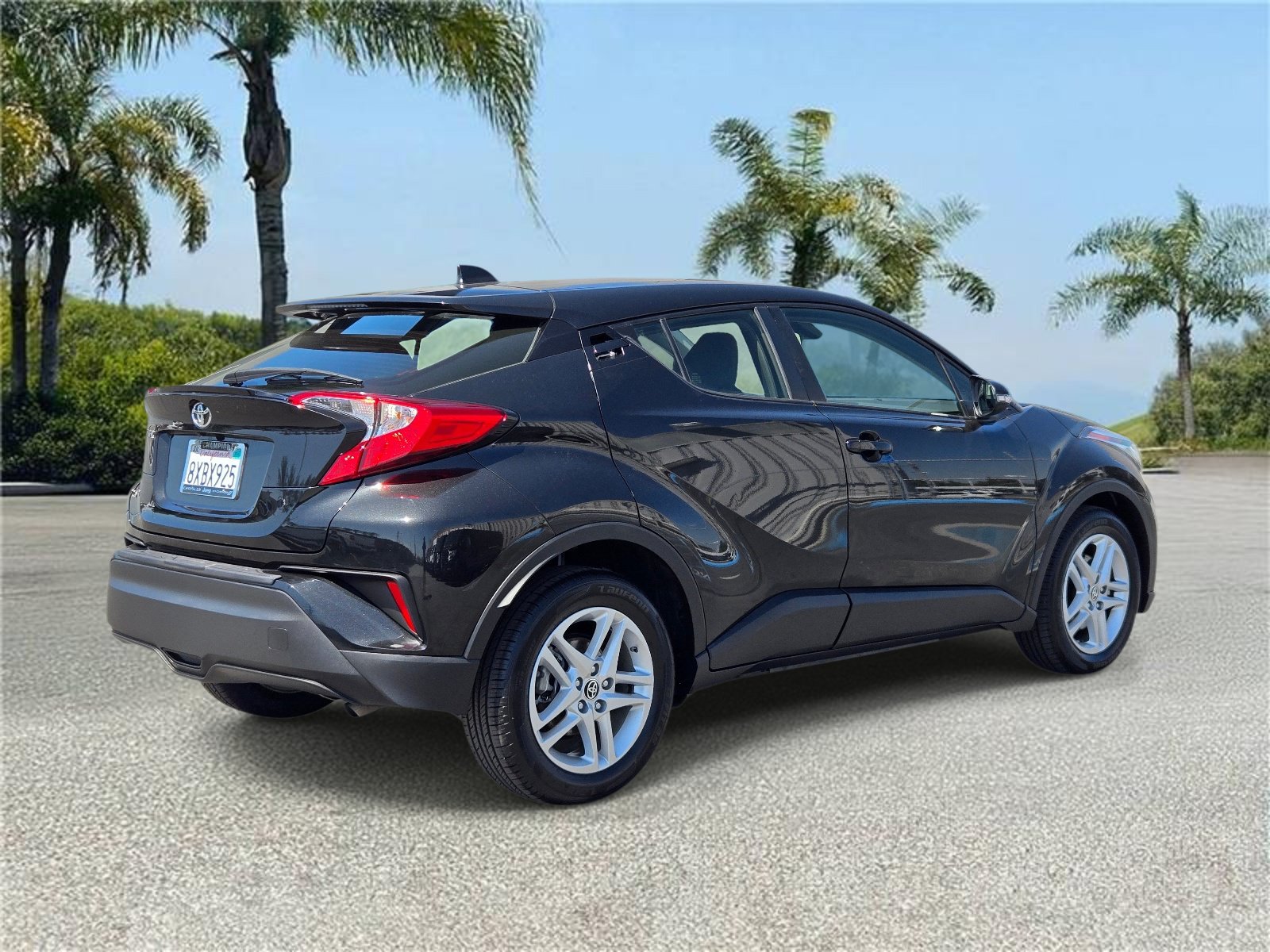 Used 2021 Toyota C-HR LE FWD image 4