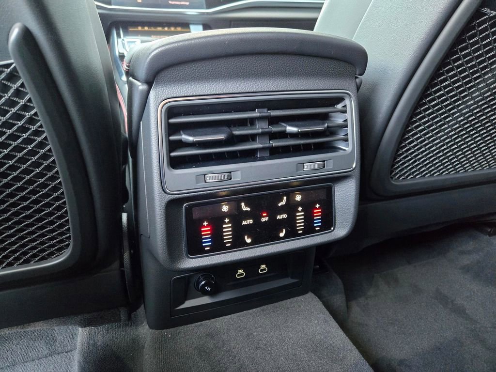 New 2026 Audi SQ7 Prestige image 11