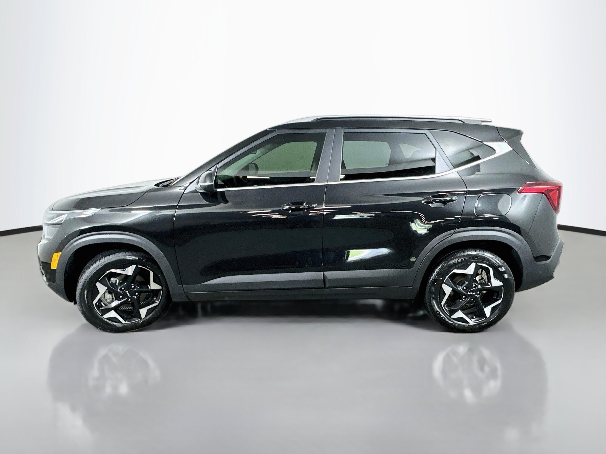 Used 2026 Kia Seltos EX FWD image 4