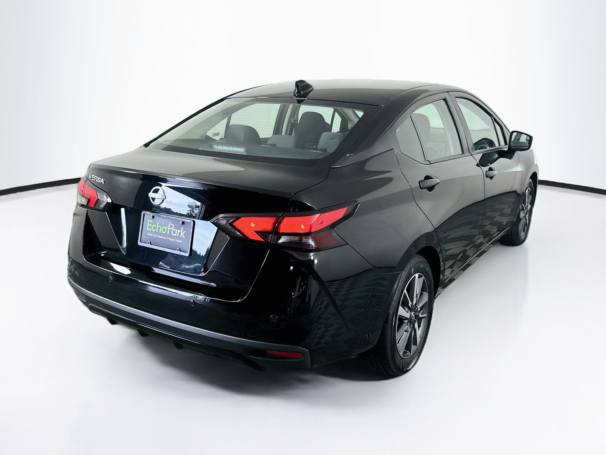 Used 2025 Nissan Versa SV FWD image 9