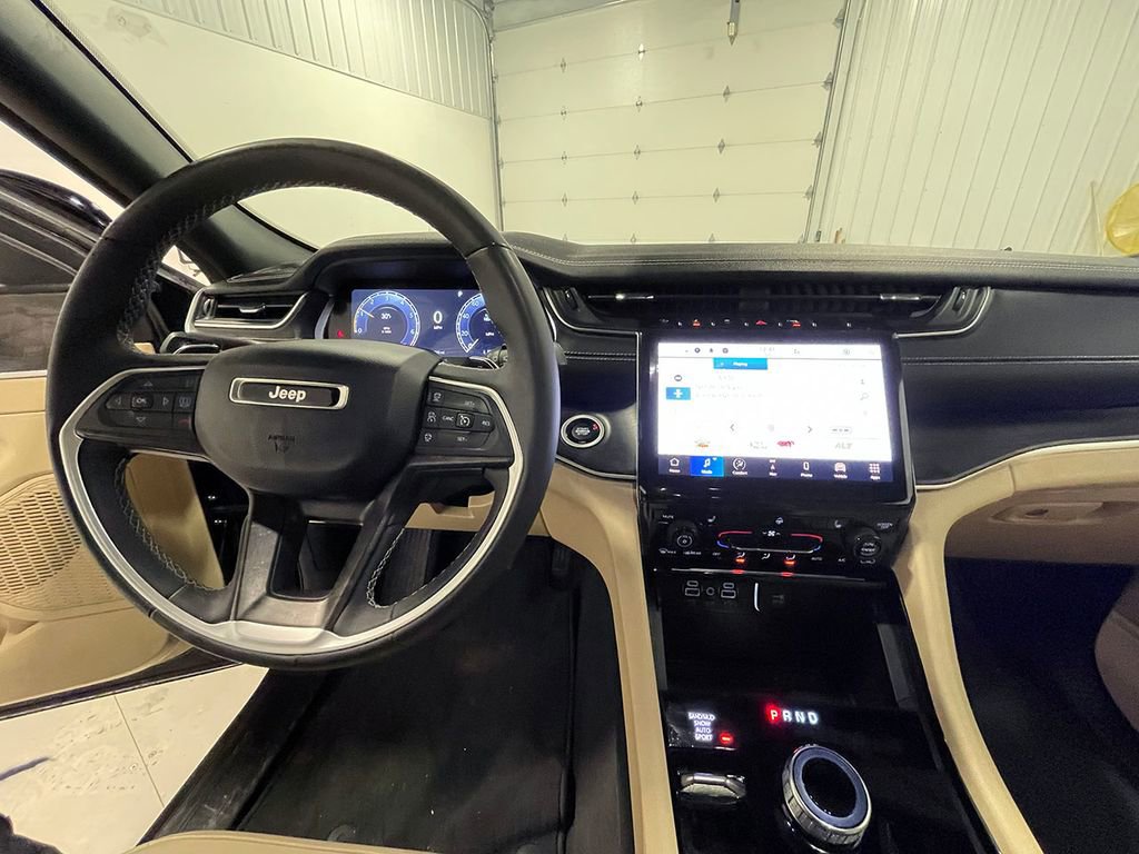 Used 2023 Jeep Grand Cherokee Limited AWD/4WD image 37