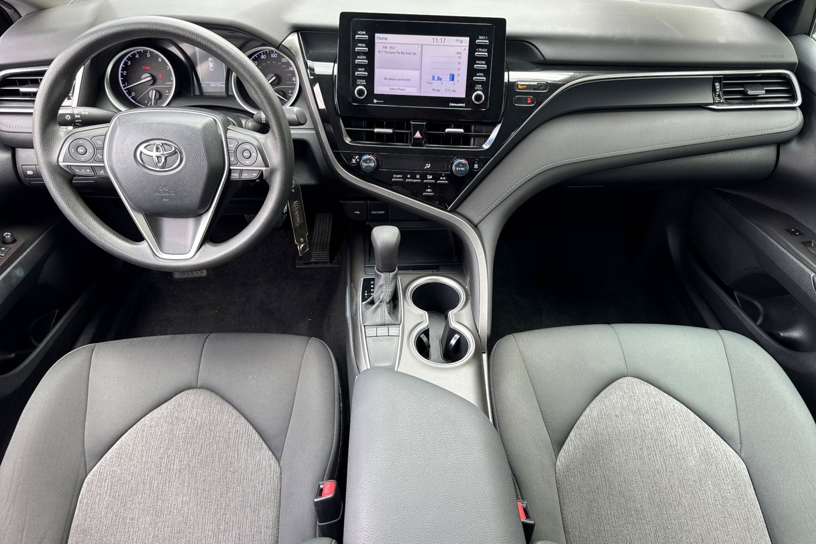 Used 2022 Toyota Camry LE FWD image 16