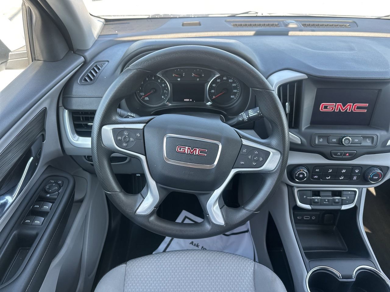 Used 2024 GMC Terrain SLE image 11