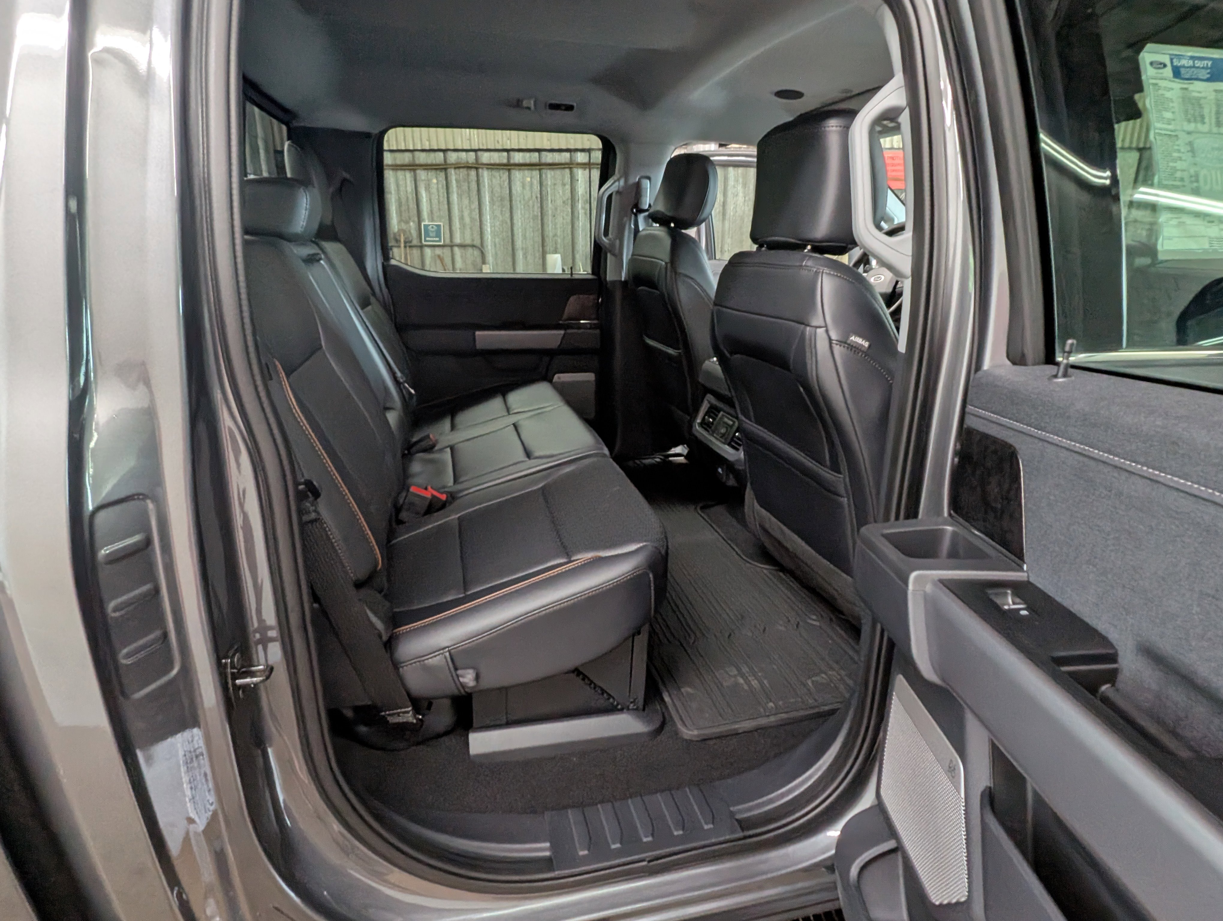 New 2025 Ford F250 Lariat w/ Lariat Ultimate Package image 4