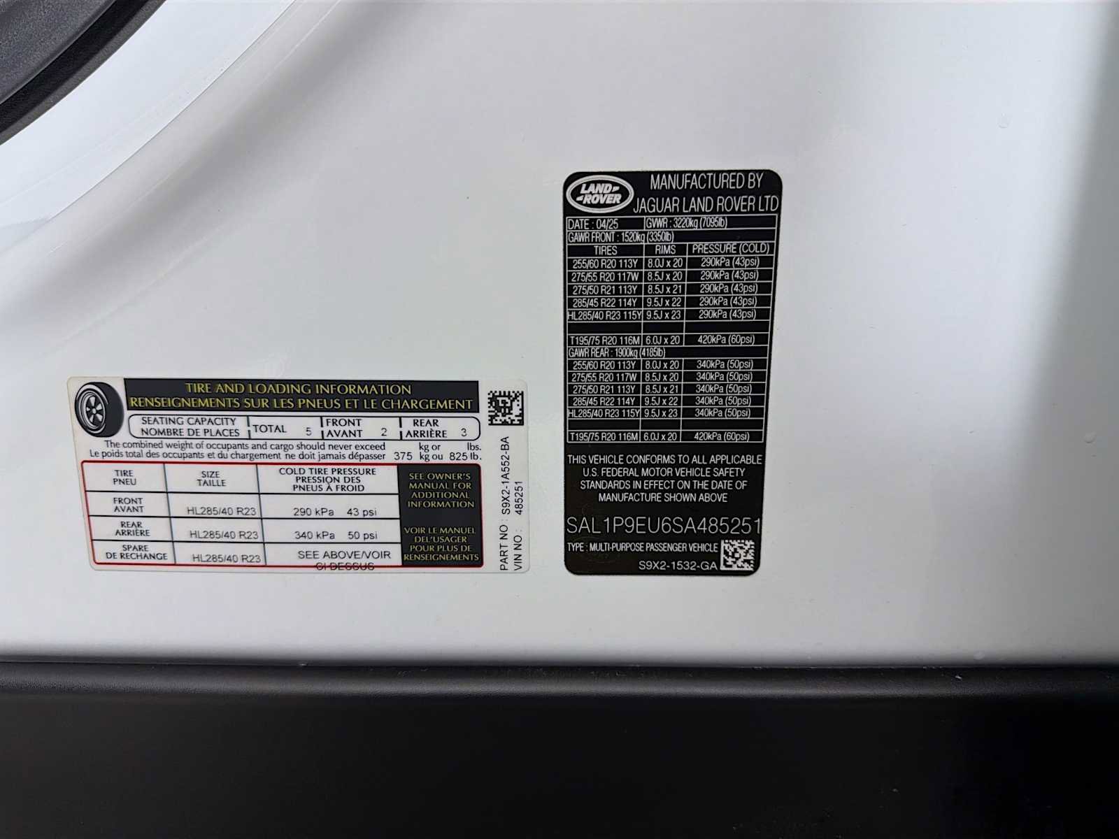 Used 2025 Land Rover Range Rover Sport SE image 32