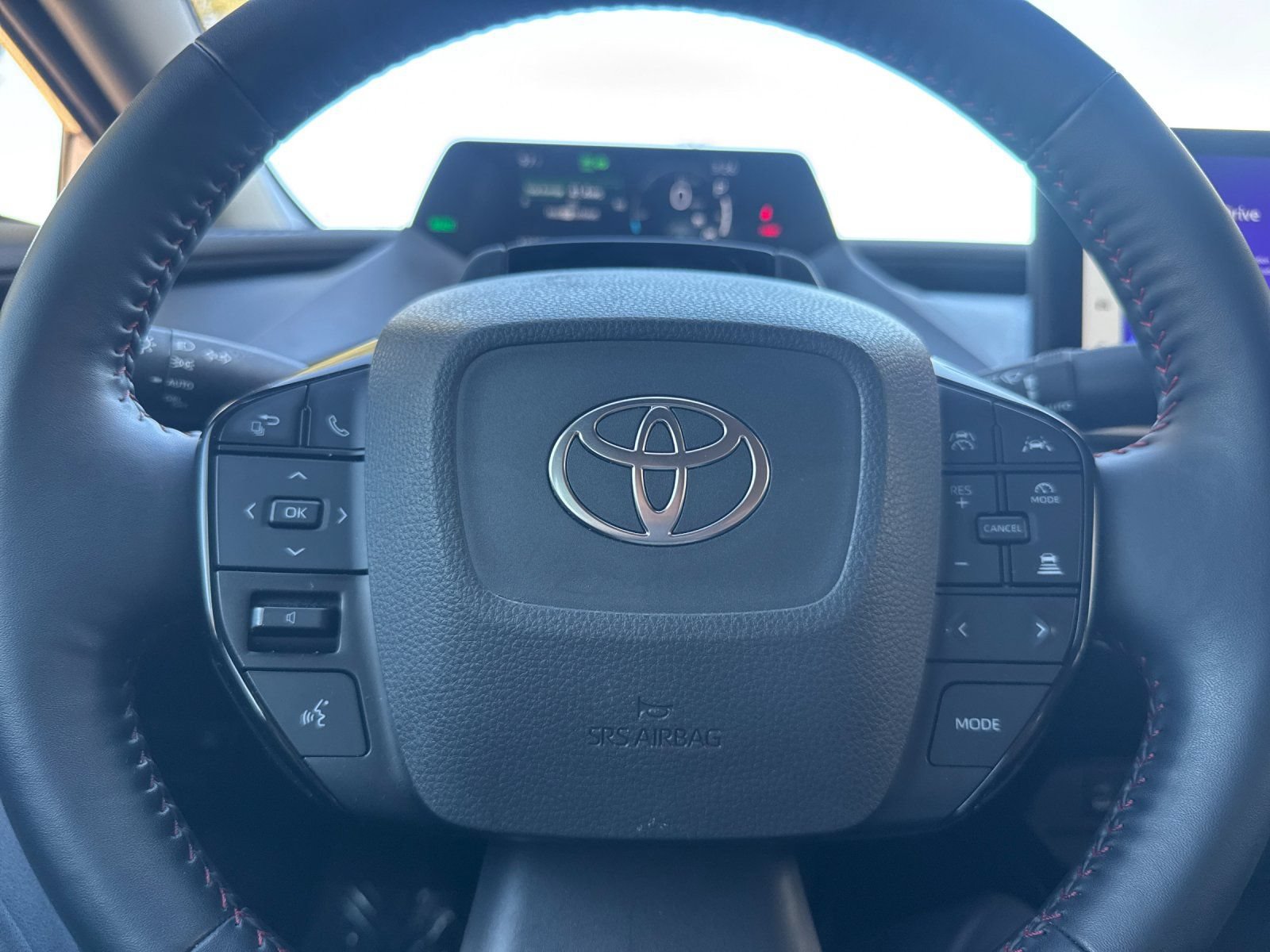 Used 2025 Toyota Prius Plug-In Hybrid FWD image 24