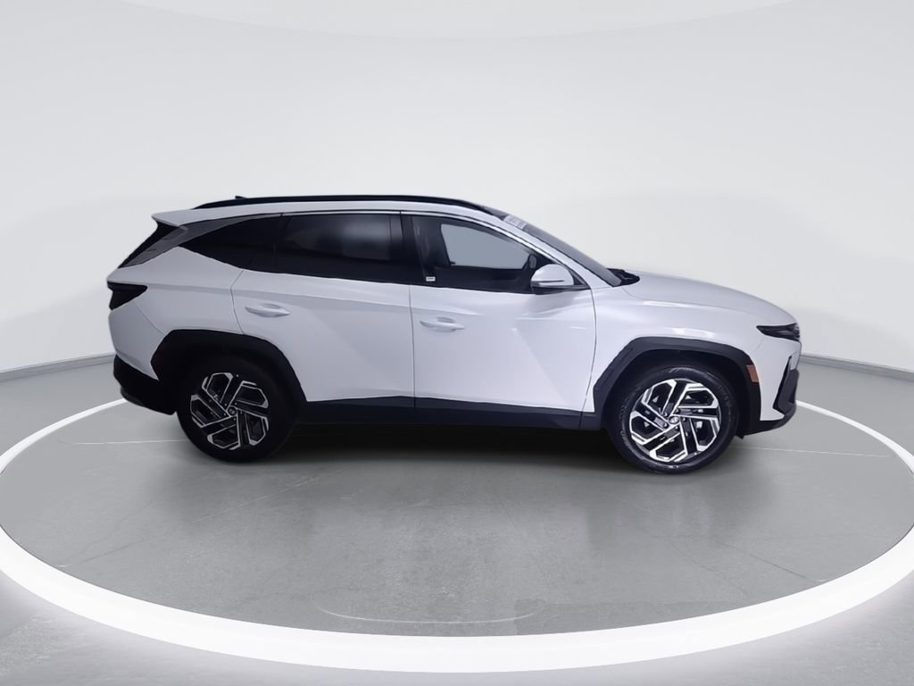 Used 2025 Hyundai Tucson Limited FWD image 2