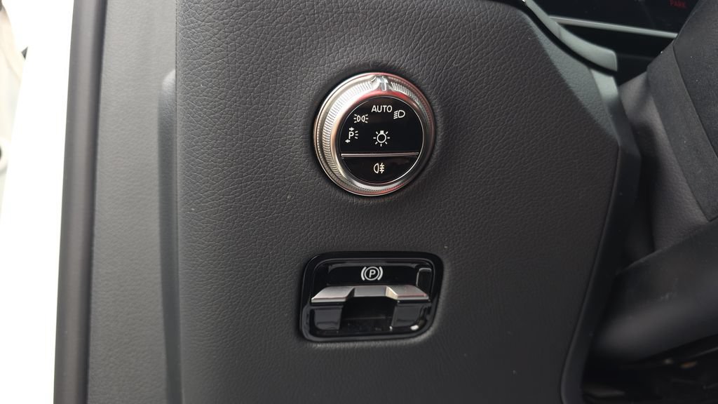 Certified 2025 Mercedes-Benz GLC 300 4MATIC image 13