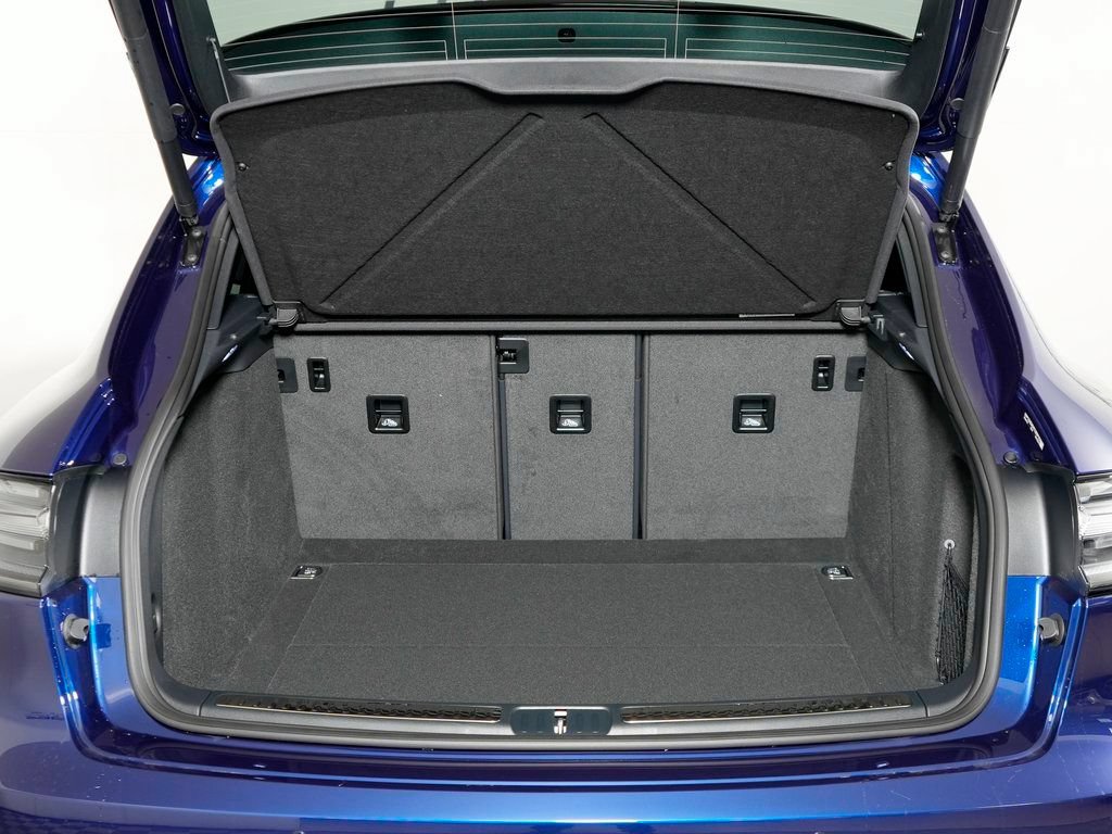 Certified 2026 Porsche Macan AWD/4WD image 13