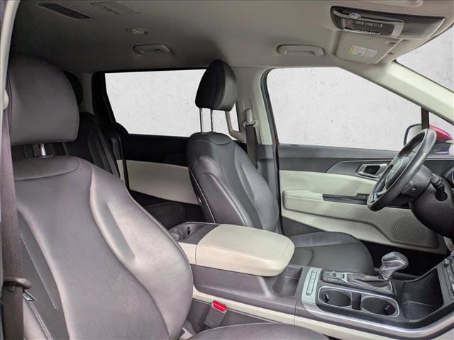 Used 2024 Kia Carnival LX image 30