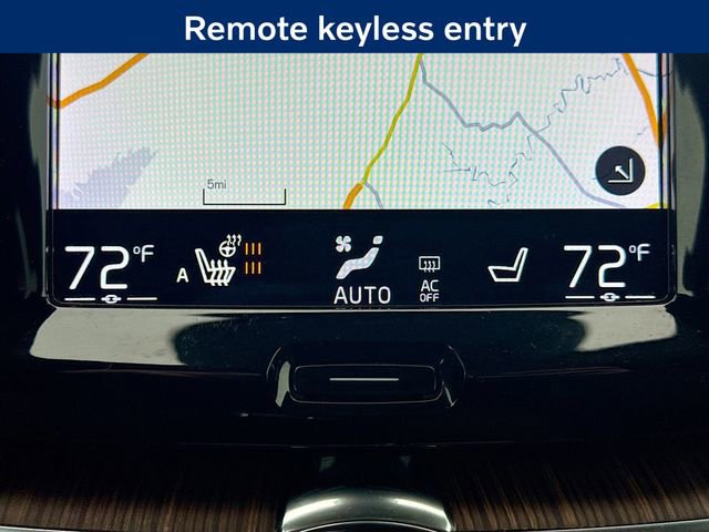 Used 2021 Volvo XC60 T5 Momentum w/ Premium Package image 17