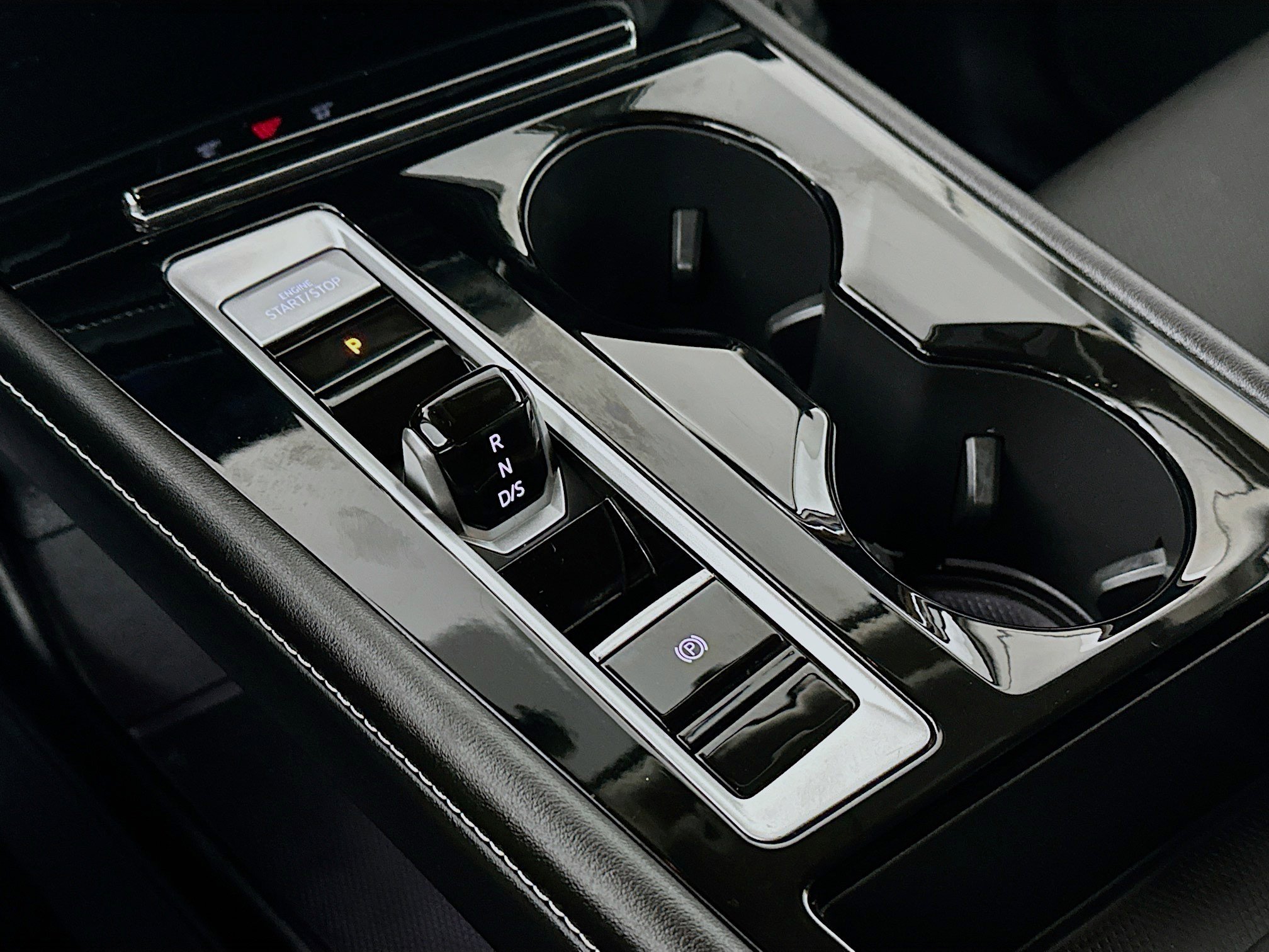 Used 2024 Volkswagen Atlas SE image 16