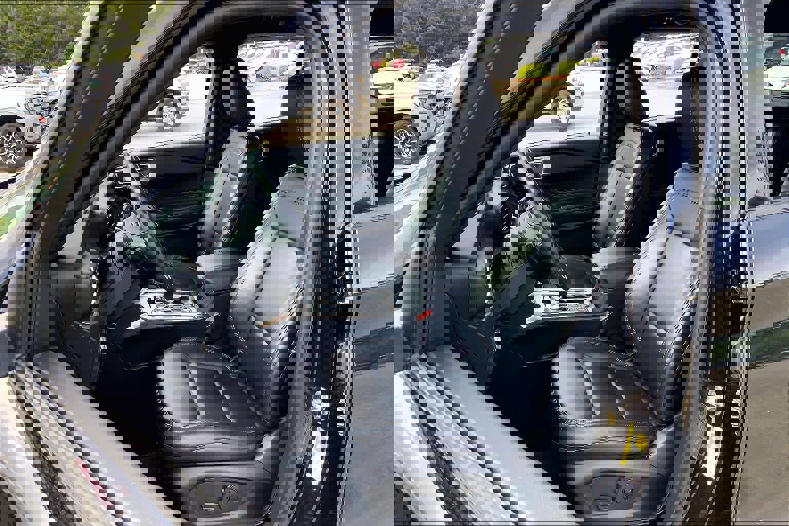 Used 2020 Ford Explorer XLT w/ Equipment Group 202A image 8