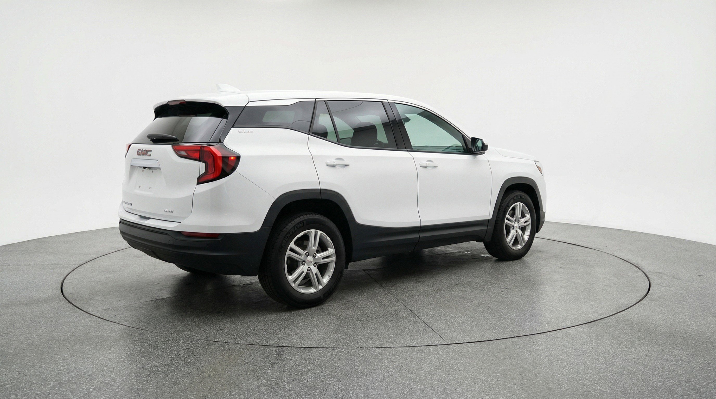 Used 2024 GMC Terrain SLE image 9