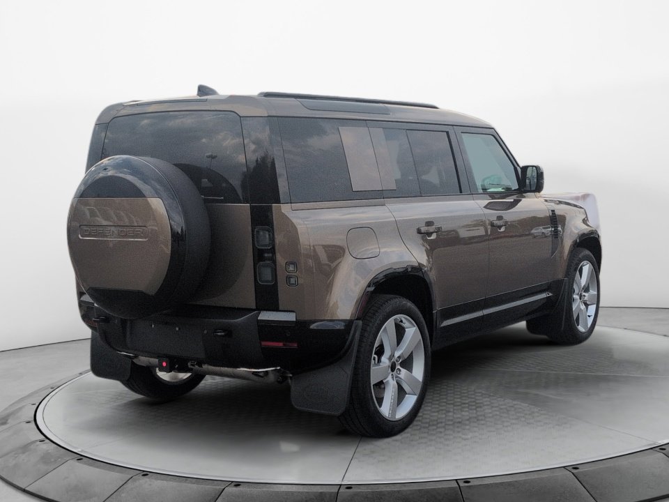 New 2026 Land Rover Defender 110 X-Dynamic SE AWD/4WD image 7