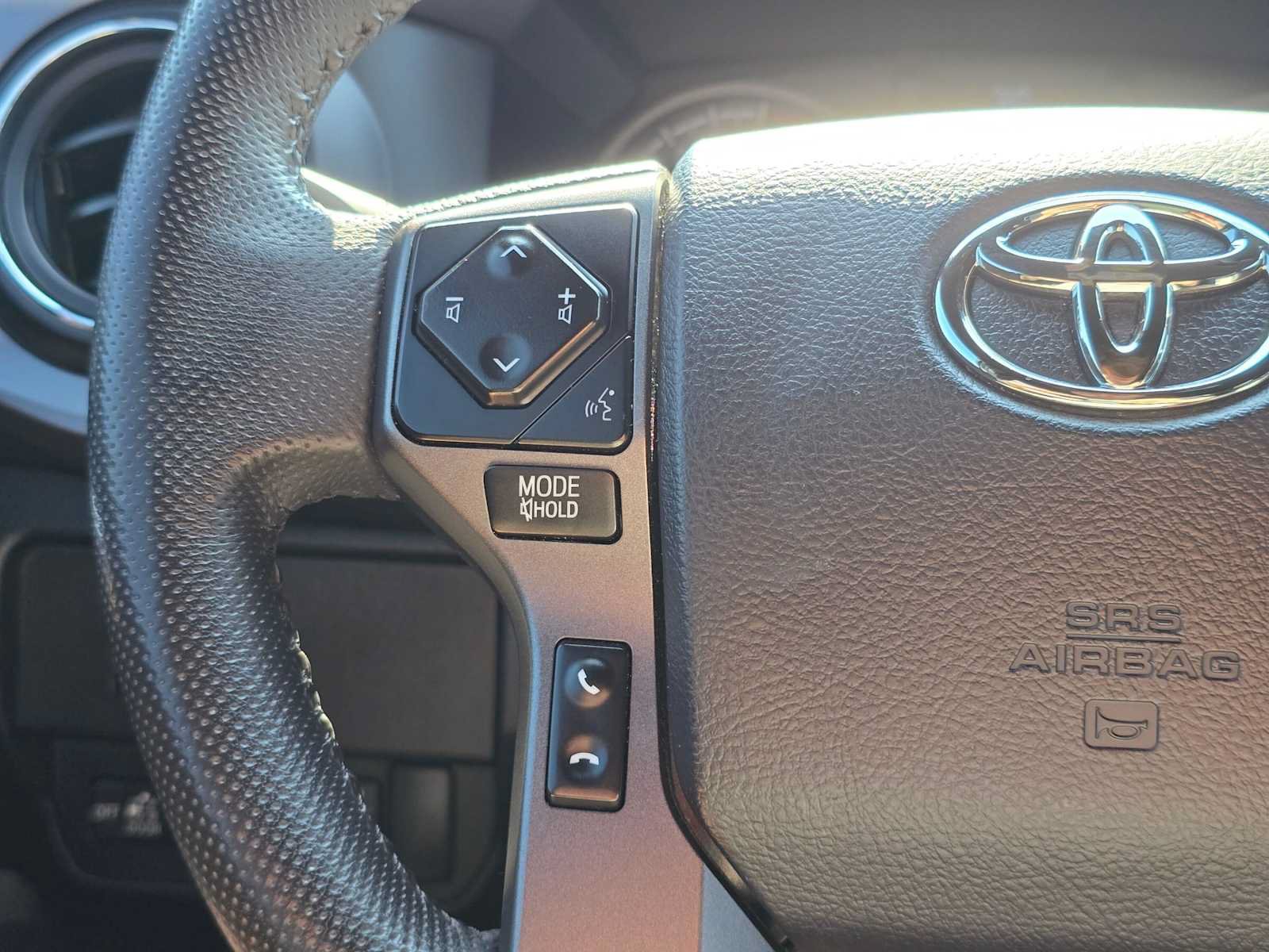 Used 2023 Toyota Tacoma TRD Off-Road w/ Technology Package AWD/4WD image 32