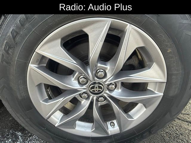 Used 2021 Toyota Sienna XLE image 13