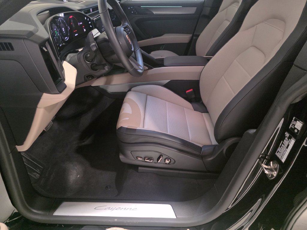 Certified 2026 Porsche Cayenne Electric AWD/4WD image 23